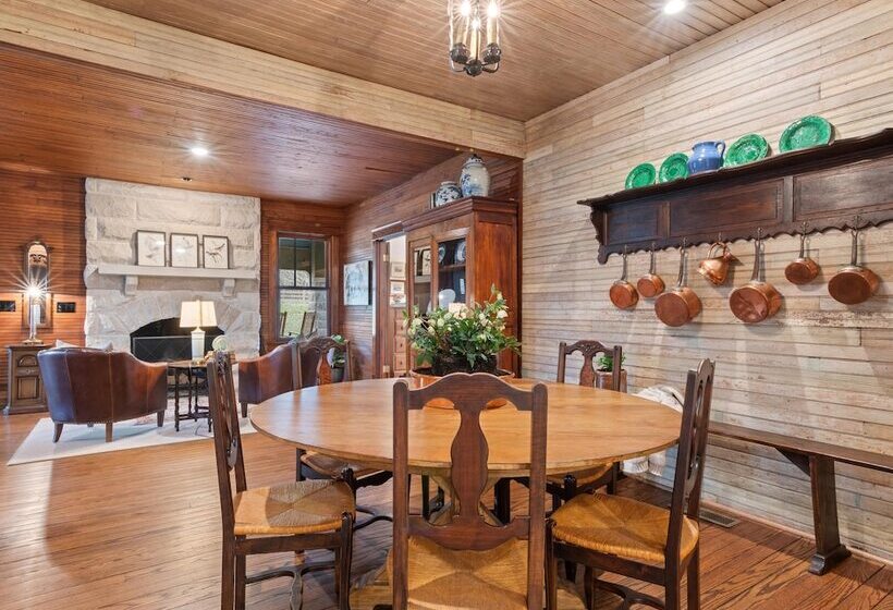 Leipers Retreat Secluded 3 Bdr Craftsman Home