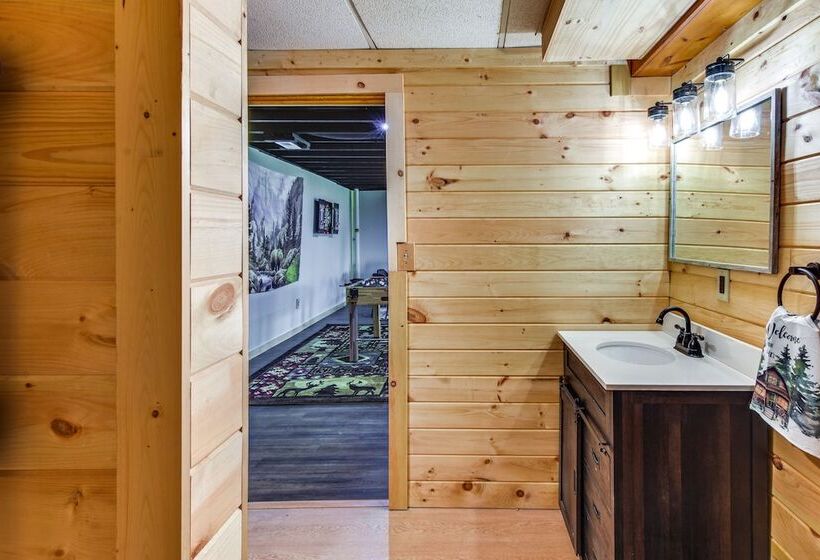 Lock Haven Cabin W/ Wood Stove & Mountain View!