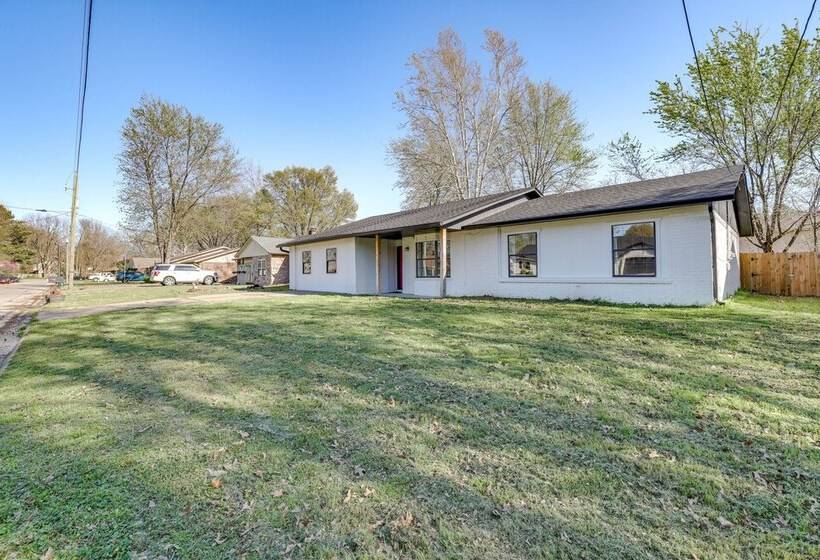 Lovely Bentonville Home W/ Grill: 1 Mi To Downtown