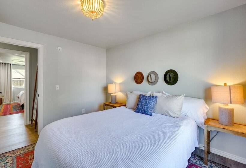 Lovely Bentonville Home W/ Grill: 1 Mi To Downtown