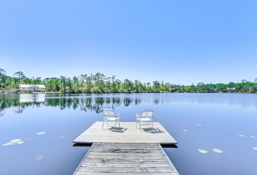 Lovely Carrabelle Home W/ Lake Views & Pool Access