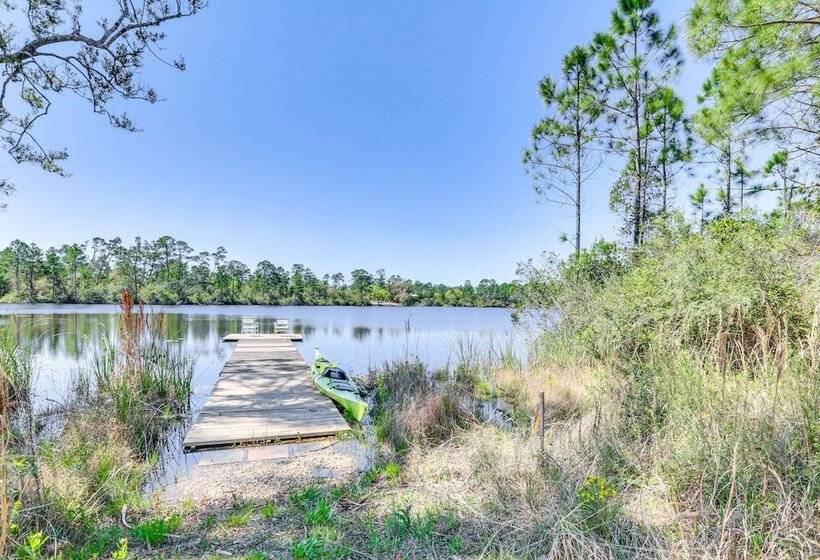 Lovely Carrabelle Home W/ Lake Views & Pool Access