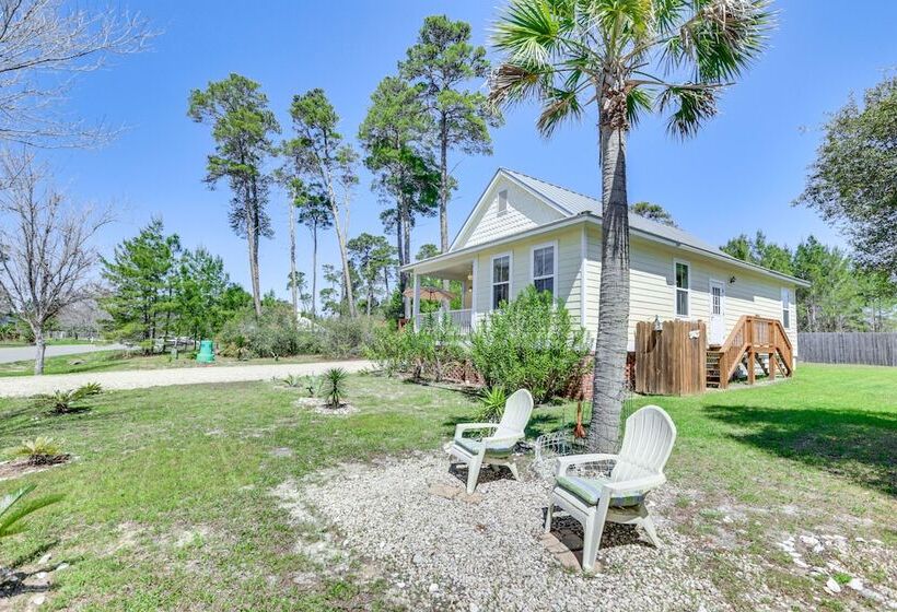 Lovely Carrabelle Home W/ Lake Views & Pool Access