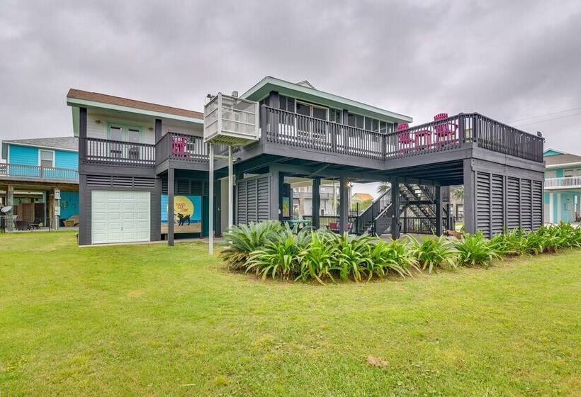 Lovely Crystal Beach House W/ Deck: Walk To Ocean!