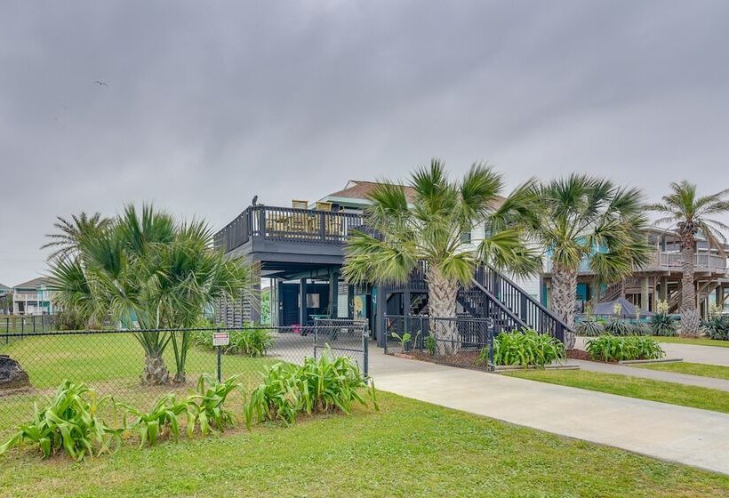 Lovely Crystal Beach House W/ Deck: Walk To Ocean!