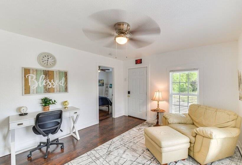 Lovely Home W/ Yard Near Dtwn Waco!