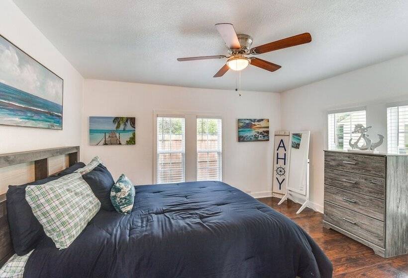 Lovely Home W/ Yard Near Dtwn Waco!