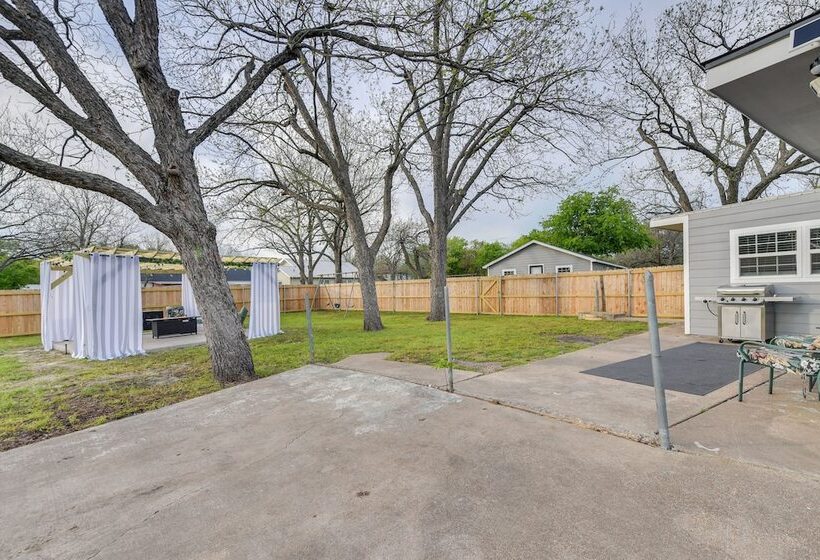 Lovely Home W/ Yard Near Dtwn Waco!