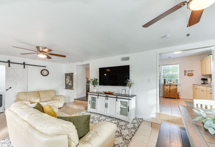 Lovely Home W/ Yard Near Dtwn Waco!