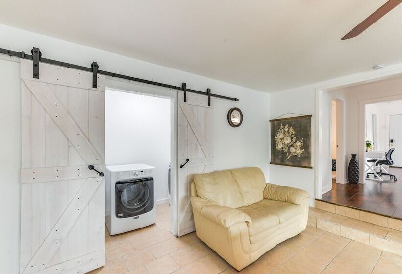 Lovely Home W/ Yard Near Dtwn Waco!