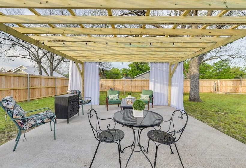Lovely Home W/ Yard Near Dtwn Waco!
