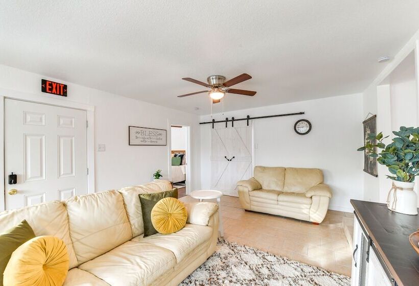 Lovely Home W/ Yard Near Dtwn Waco!