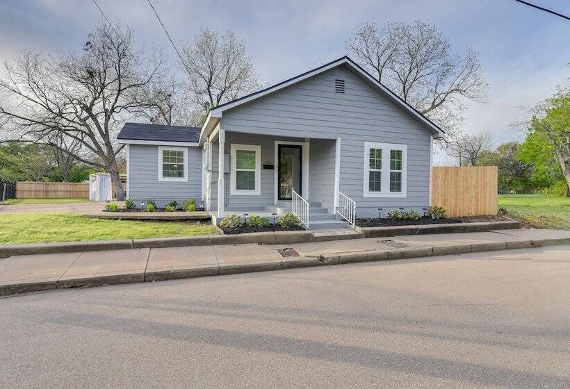 Lovely Home W/ Yard Near Dtwn Waco!