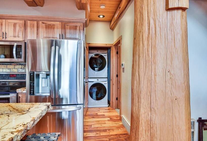 Luxe Family Cabin W/ Deck: Walk To Duchesne River!