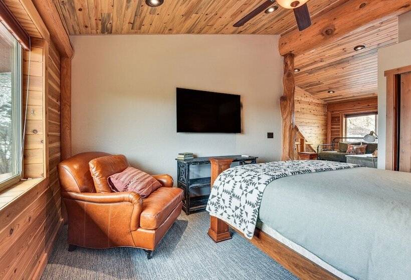 Luxe Family Cabin W/ Deck: Walk To Duchesne River!