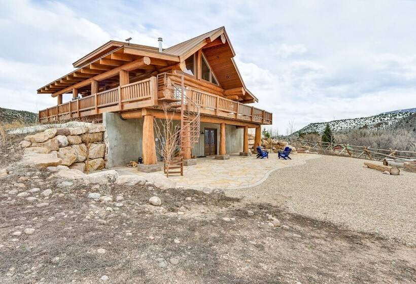 Luxe Family Cabin W/ Deck: Walk To Duchesne River!