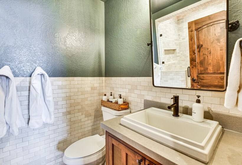 Luxe Family Cabin W/ Deck: Walk To Duchesne River!