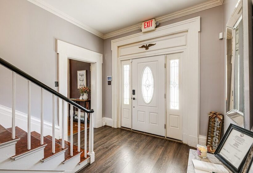 Luxe Virginia Historical Estate W/ Charcoal Grill!