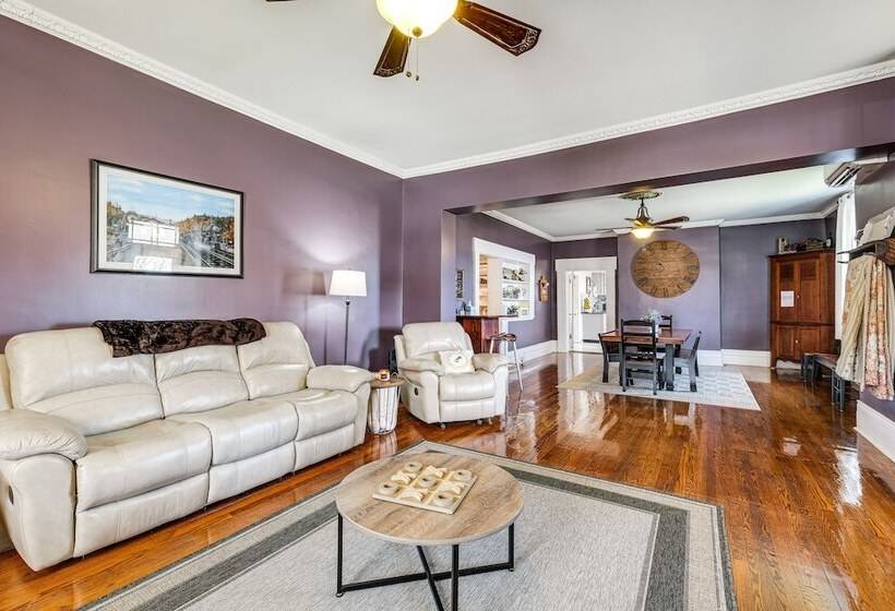 Luxe Virginia Historical Estate W/ Charcoal Grill!