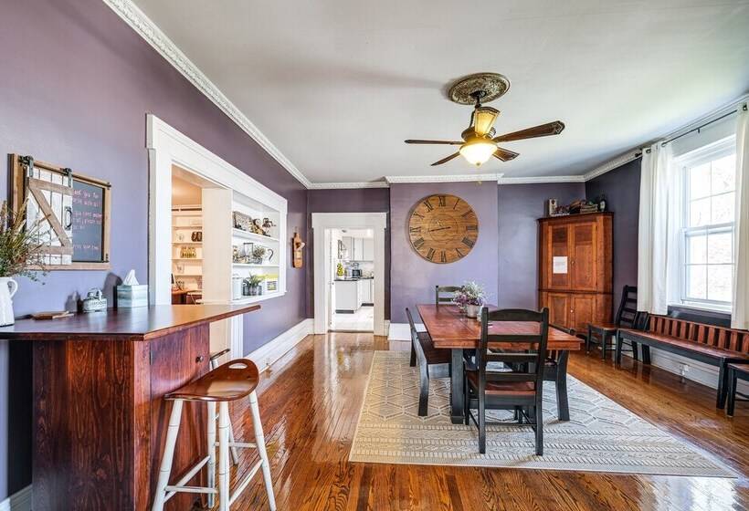 Luxe Virginia Historical Estate W/ Charcoal Grill!