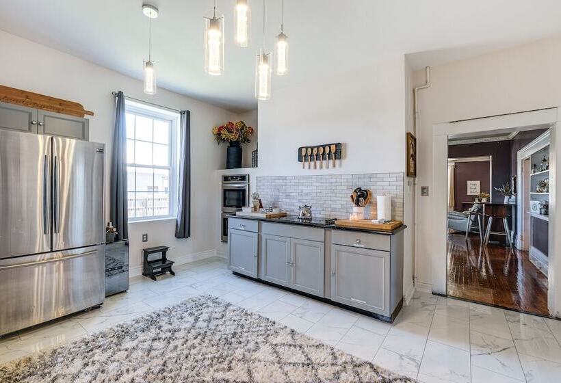 Luxe Virginia Historical Estate W/ Charcoal Grill!