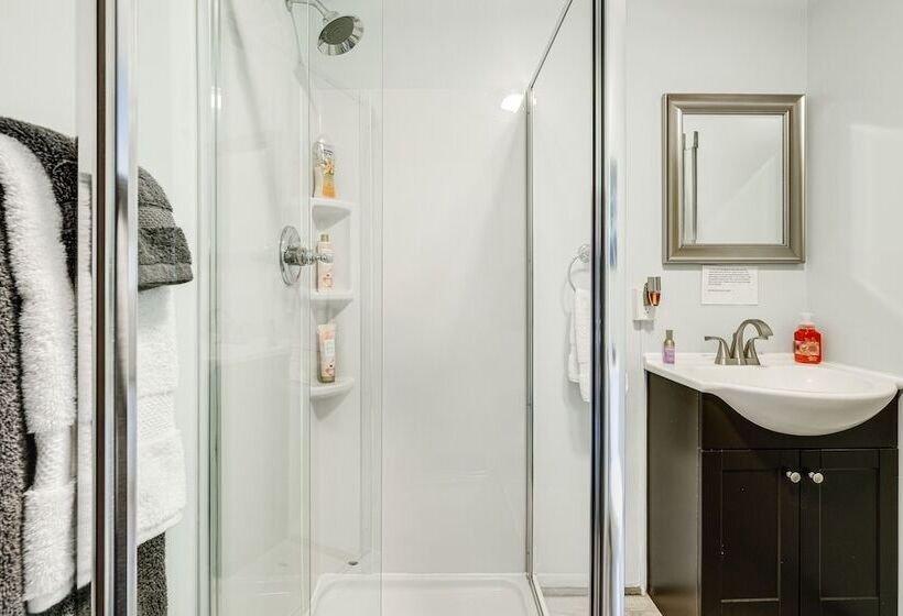 Luxe Virginia Historical Estate W/ Charcoal Grill!