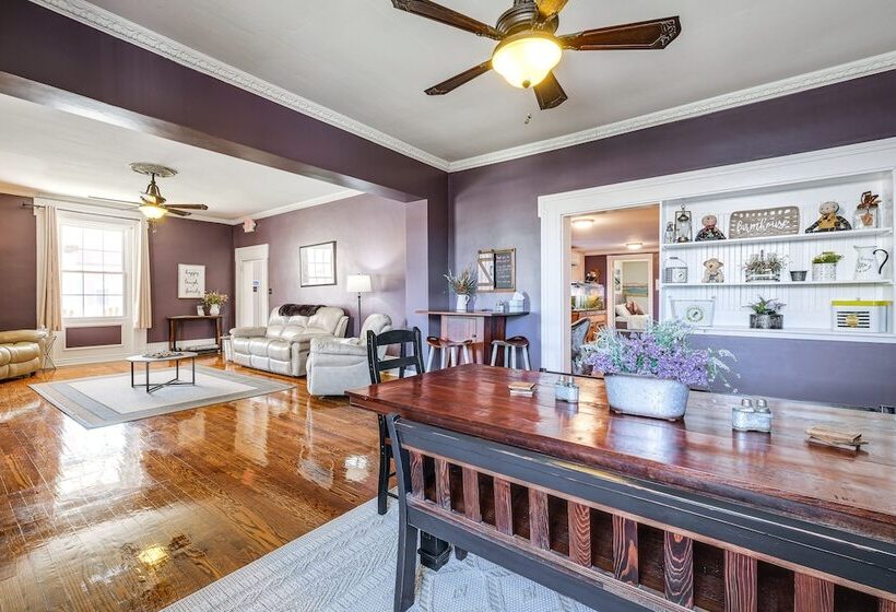 Luxe Virginia Historical Estate W/ Charcoal Grill!