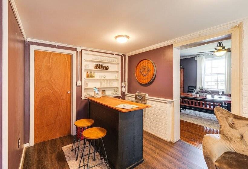 Luxe Virginia Historical Estate W/ Charcoal Grill!