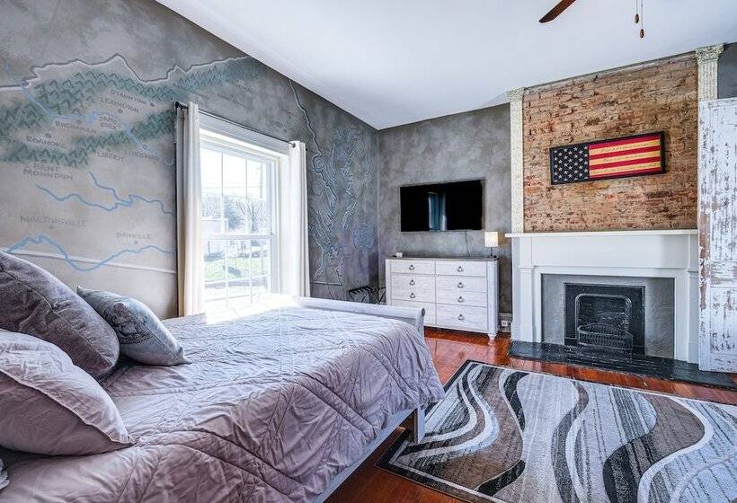 Luxe Virginia Historical Estate W/ Charcoal Grill!