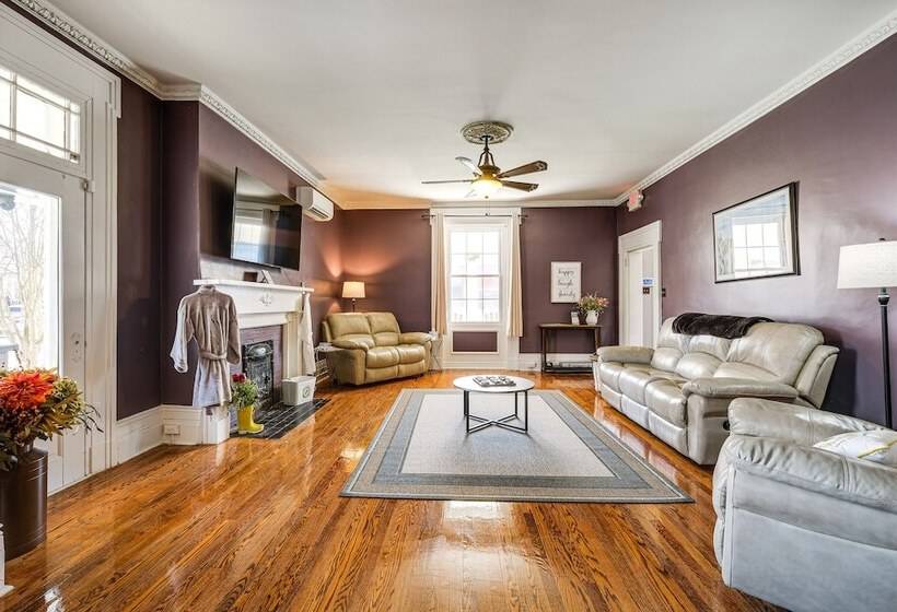 Luxe Virginia Historical Estate W/ Charcoal Grill!