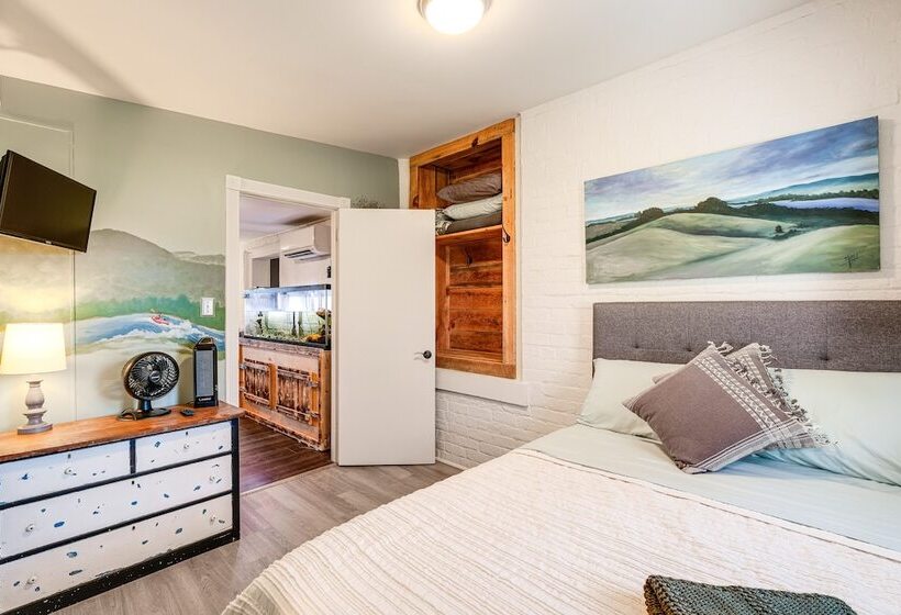 Luxe Virginia Historical Estate W/ Charcoal Grill!