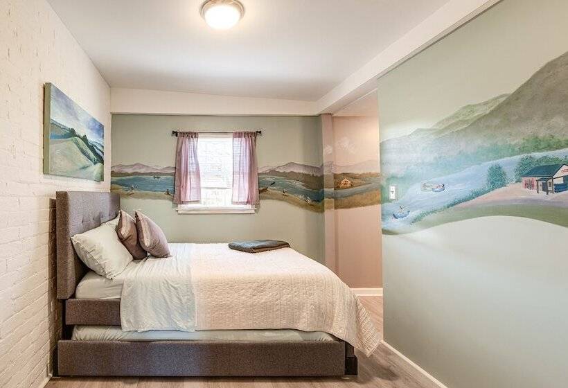 Luxe Virginia Historical Estate W/ Charcoal Grill!