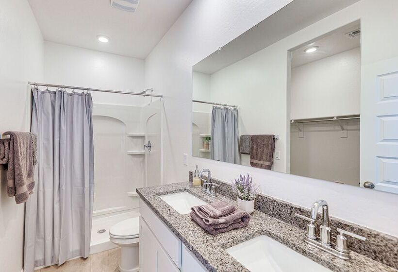 Maricopa Home W/ Putting Green & Covered Patio!