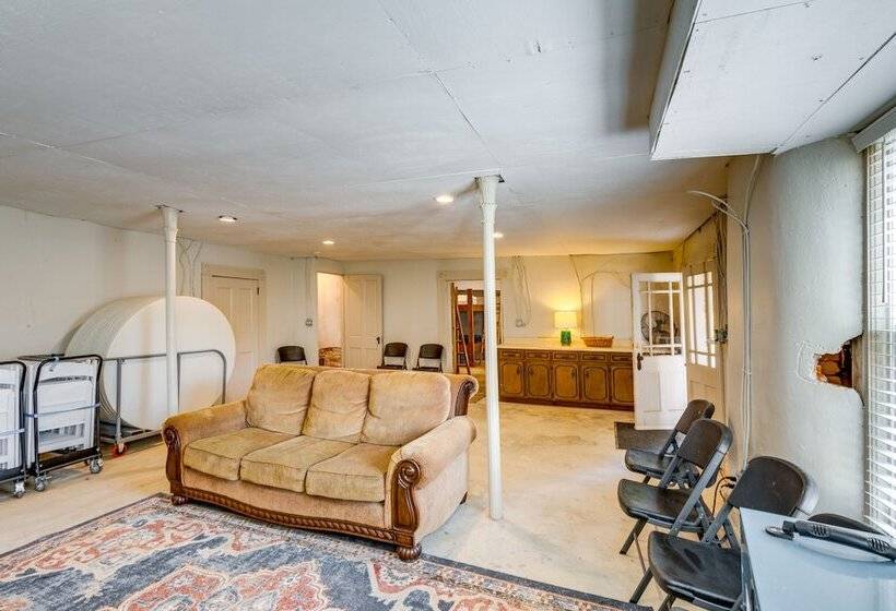 Milledgeville Home W/ Fire Pit + Pond Access!