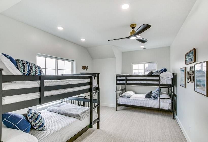 Modern & Spacious Garden City Home W/ Pool Access!