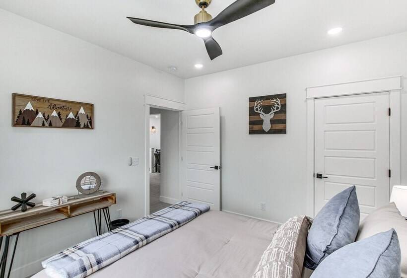 Modern & Spacious Garden City Home W/ Pool Access!