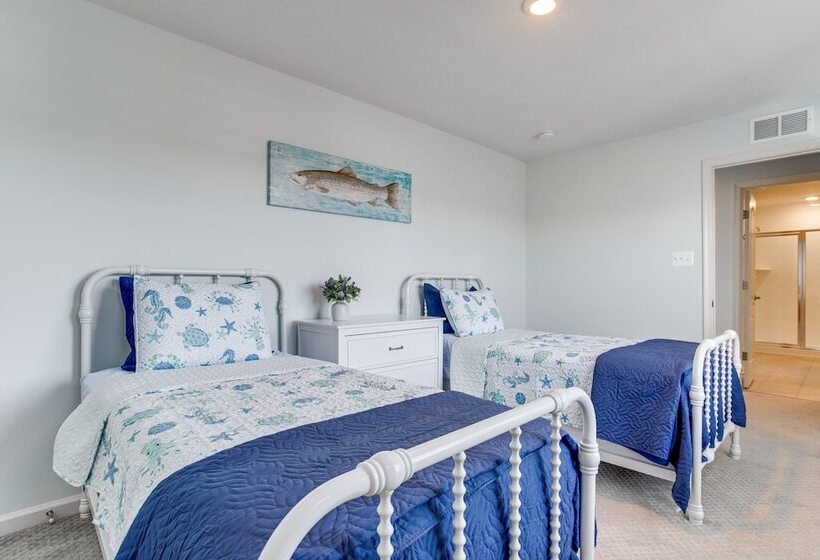 Modern & Spacious Ocean View Home W/ Pool Access