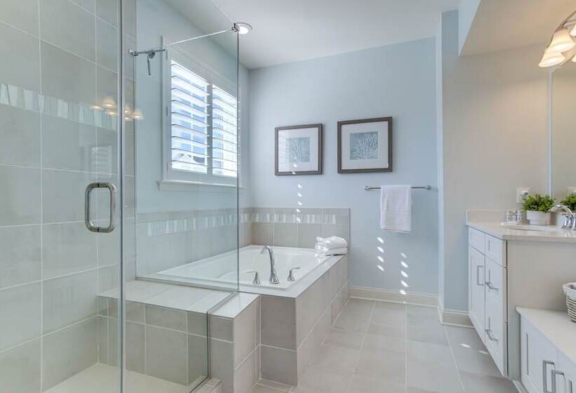Modern & Spacious Ocean View Home W/ Pool Access