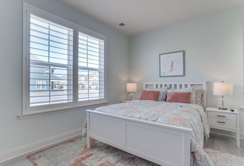 Modern & Spacious Ocean View Home W/ Pool Access