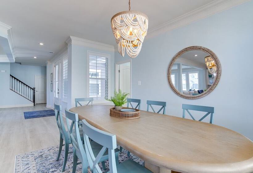 Modern & Spacious Ocean View Home W/ Pool Access