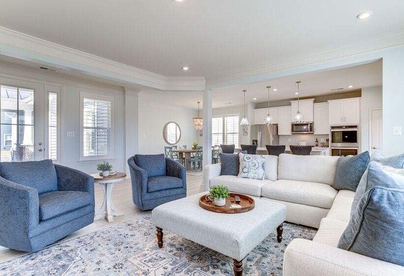 Modern & Spacious Ocean View Home W/ Pool Access