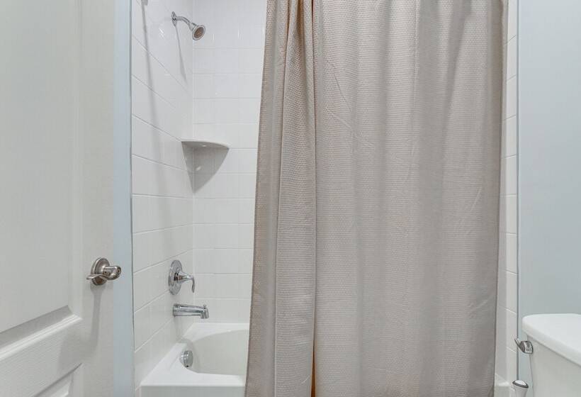 Modern & Spacious Ocean View Home W/ Pool Access