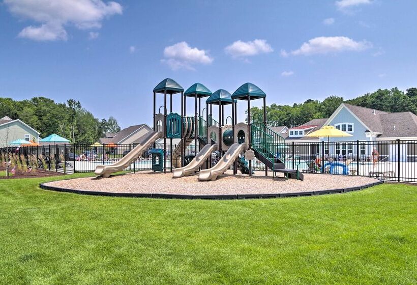 Modern & Spacious Ocean View Home W/ Pool Access