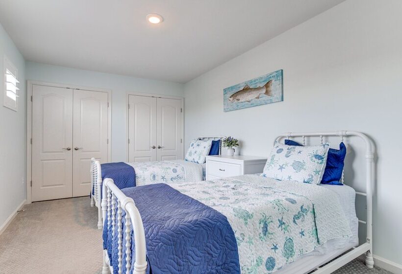 Modern & Spacious Ocean View Home W/ Pool Access