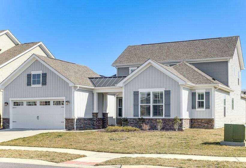 Modern & Spacious Ocean View Home W/ Pool Access