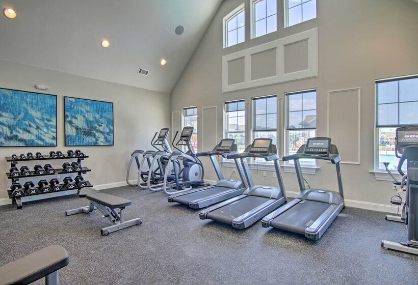 Modern & Spacious Ocean View Home W/ Pool Access