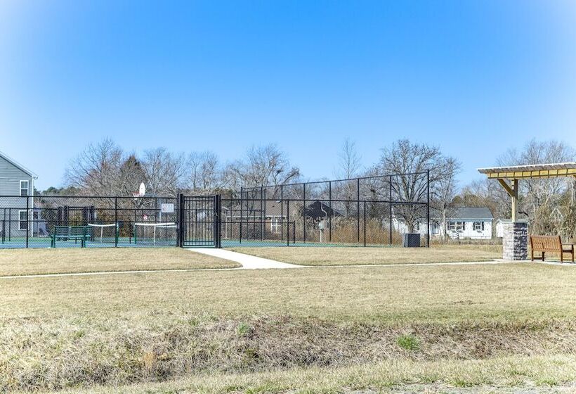 Modern & Spacious Ocean View Home W/ Pool Access