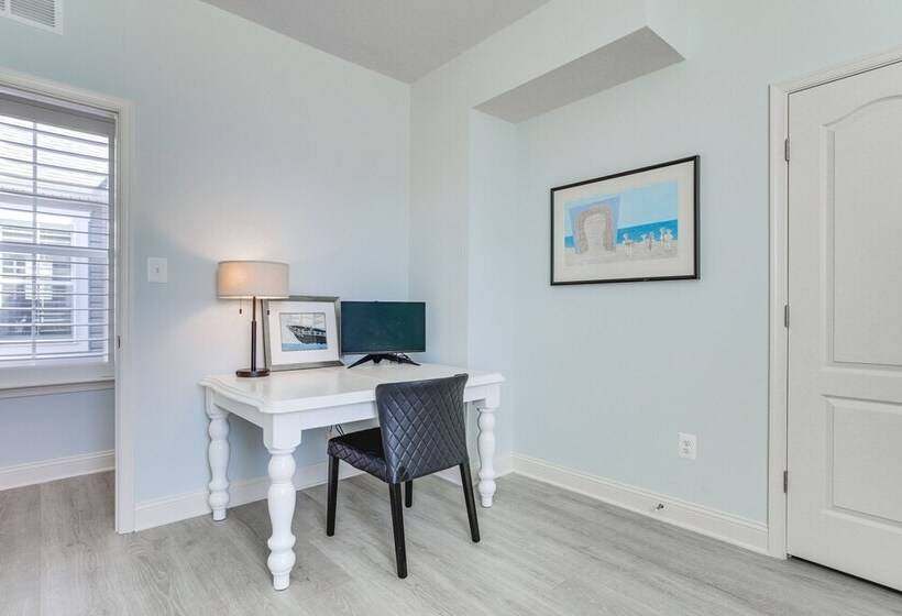 Modern & Spacious Ocean View Home W/ Pool Access