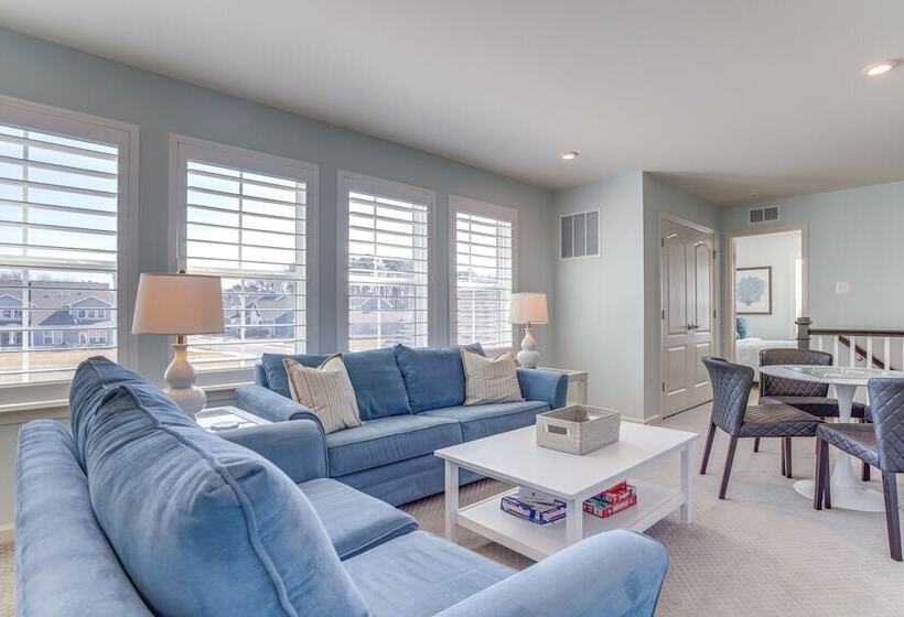 Modern & Spacious Ocean View Home W/ Pool Access