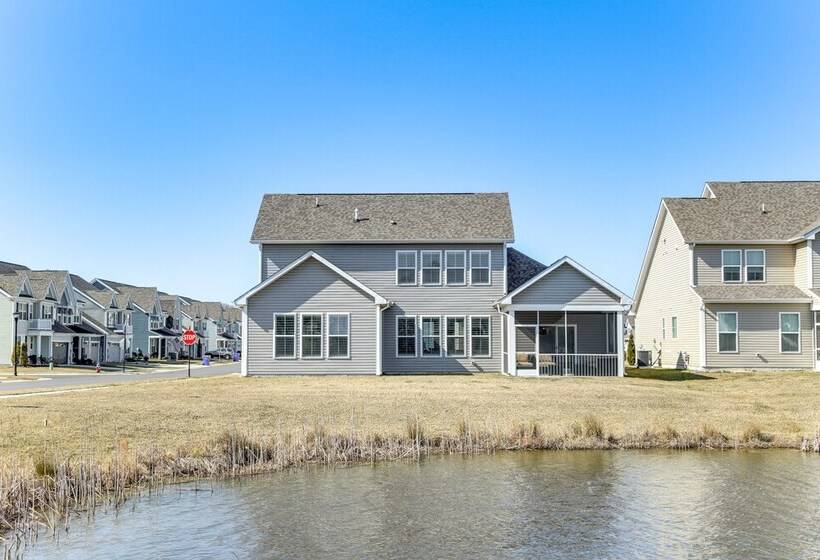 Modern & Spacious Ocean View Home W/ Pool Access